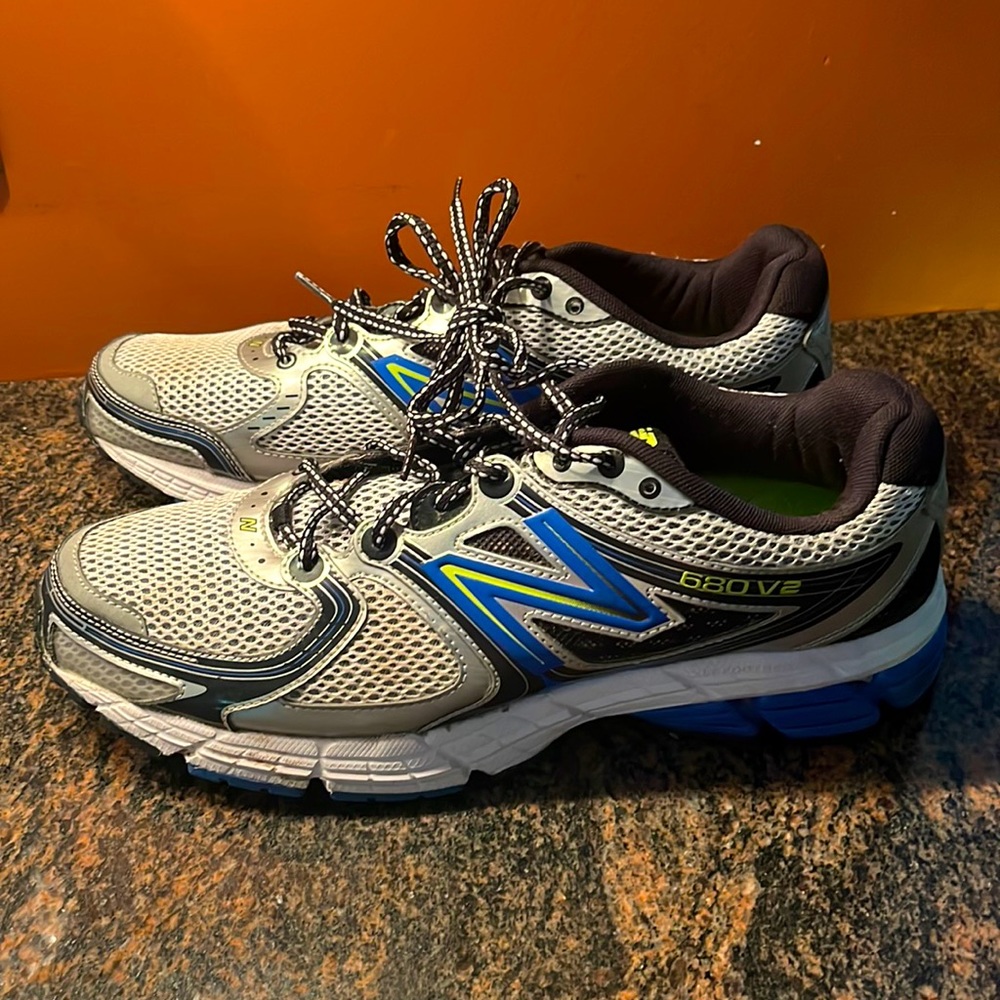 New Balance 680v2 Mens Running Shoes Sneakers Size 11.5 D
